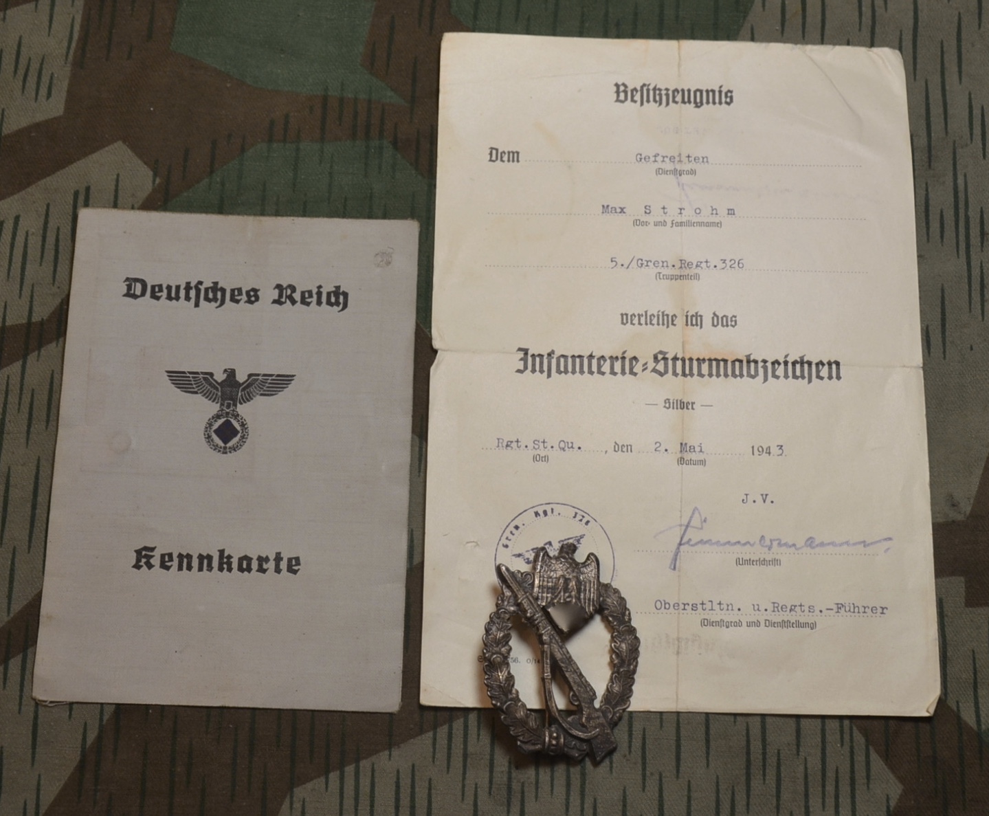 militaria : LOT BADGE D'ASSAULT + KENNKARTE MEME PERSONNE 1943 ALSACE