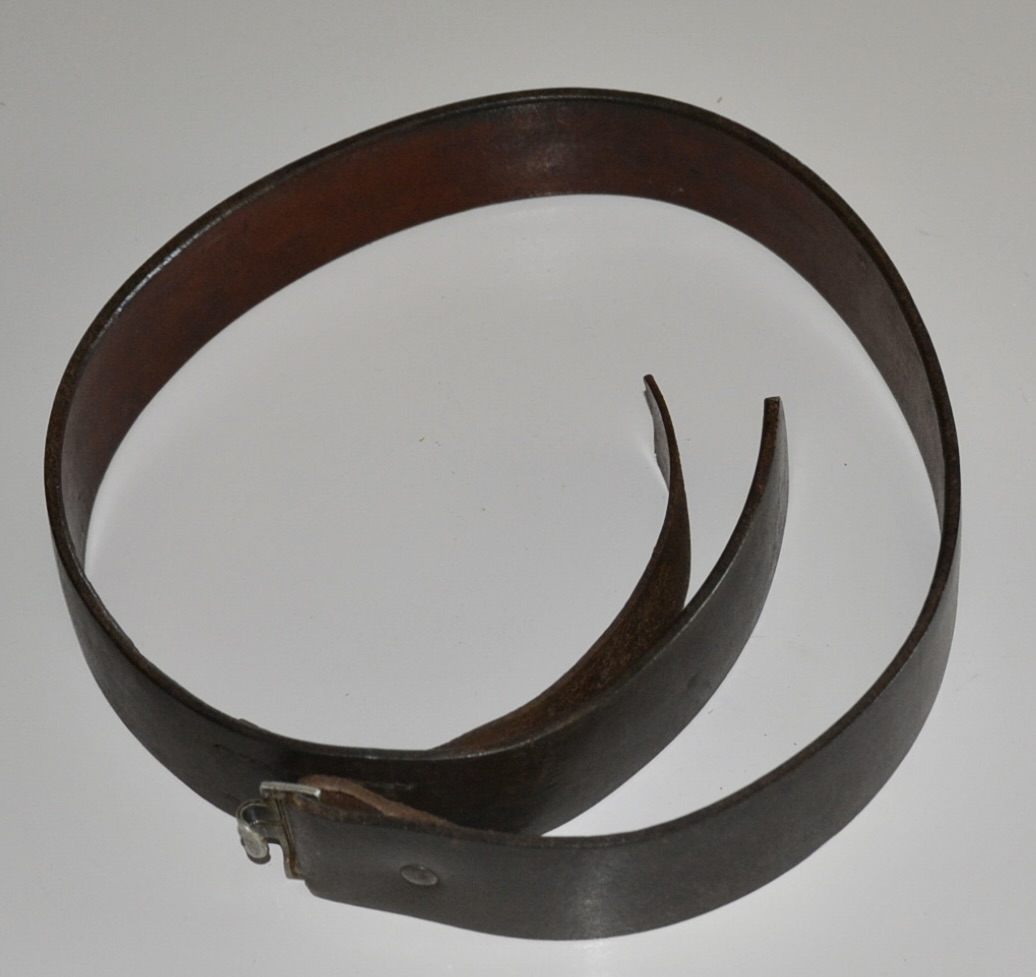 militaria : CUIR POUR CEINTURON TAILLE 125