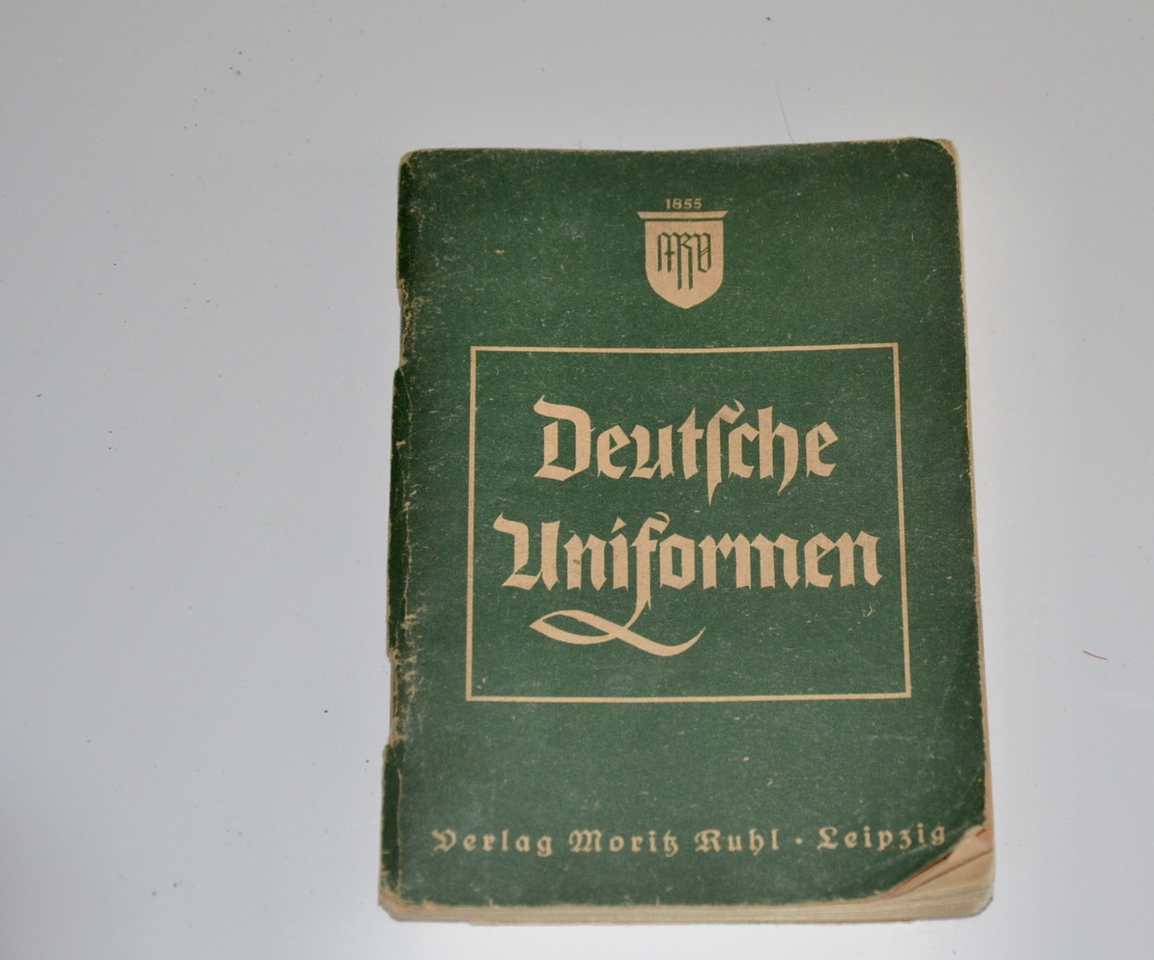 militaria : LIVRET SUR LES UNIFORMES ALLEMAND 1939 DE LA HJ DE STRASBOURG