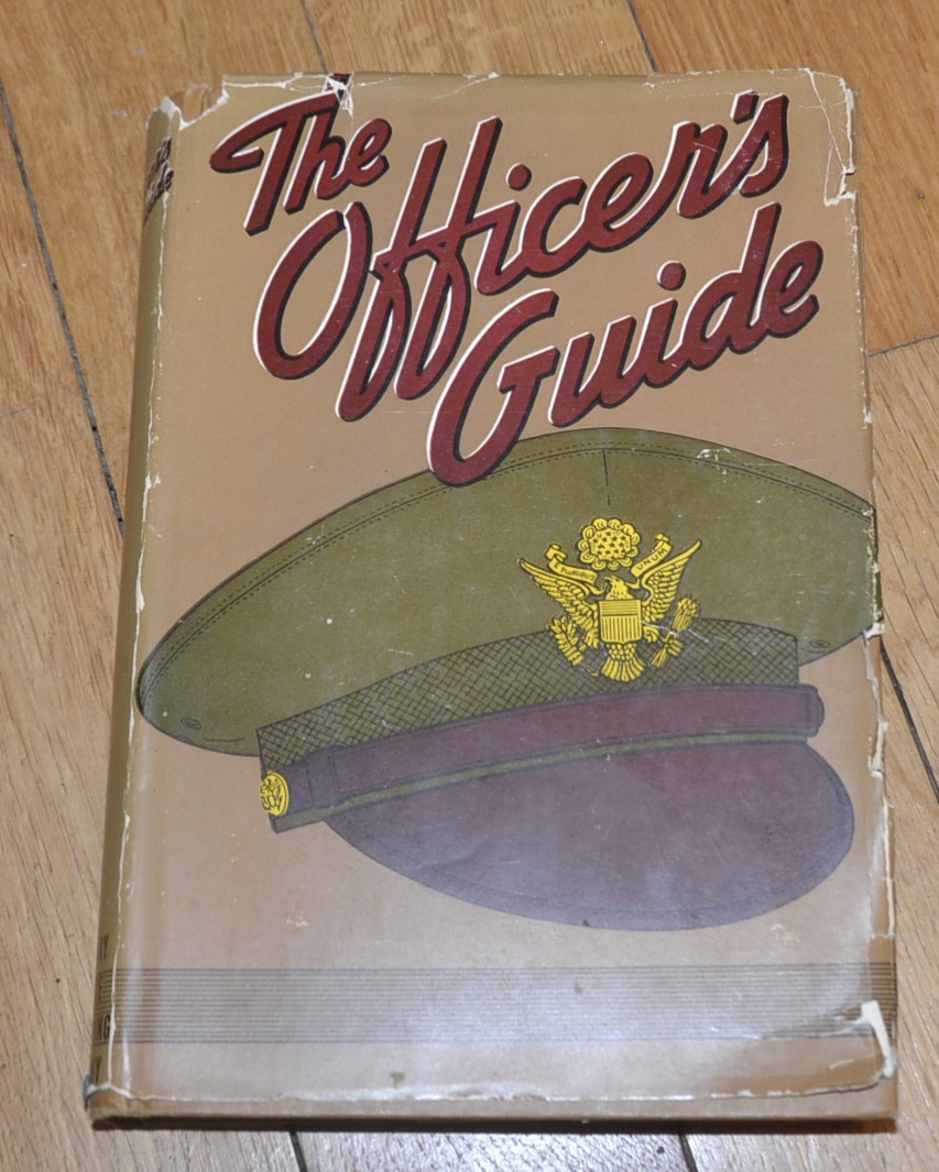 militaria : LIVRE US THE OFFICIER'S GUIDE DE 1943 AVEC LAUDRY