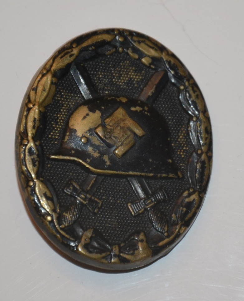 militaria : INSIGNE DES BLESSÉS L/11
