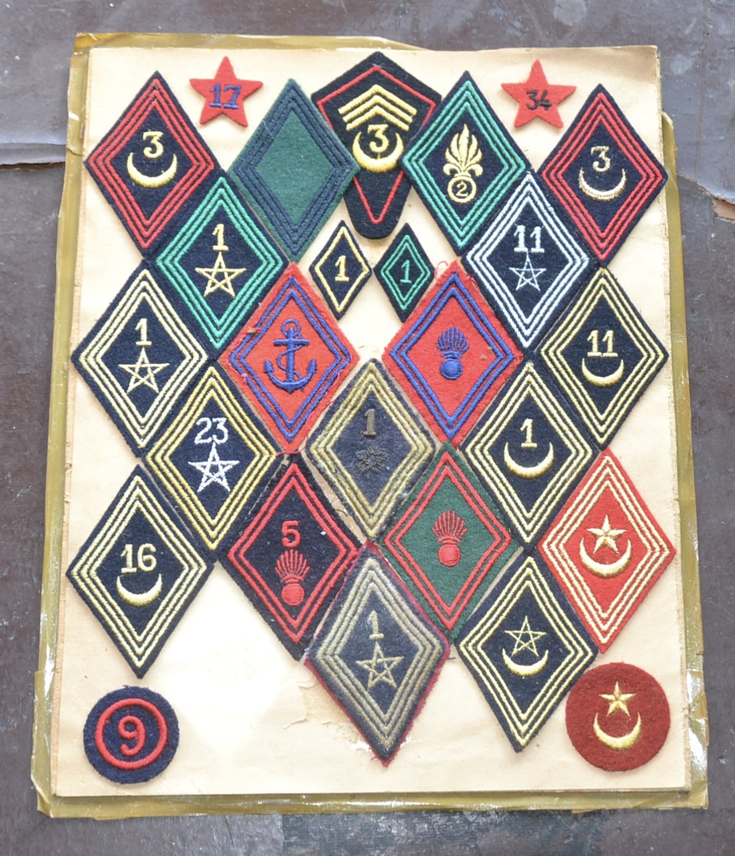 militaria : LOT D'ÉCUSSONS DE BRAS MDL 1945