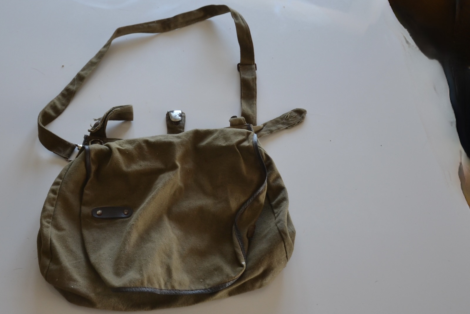 militaria : SAC A PAIN HJ AVEC SANGLE