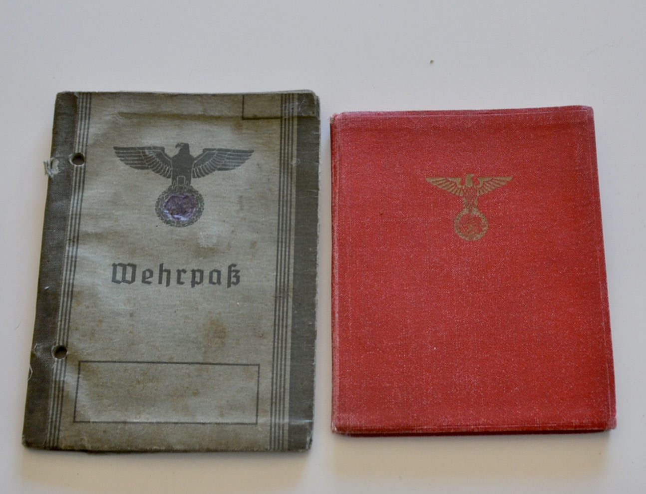 militaria : WEHRPASS + LIVRET NSDAP MEME PERSONNE