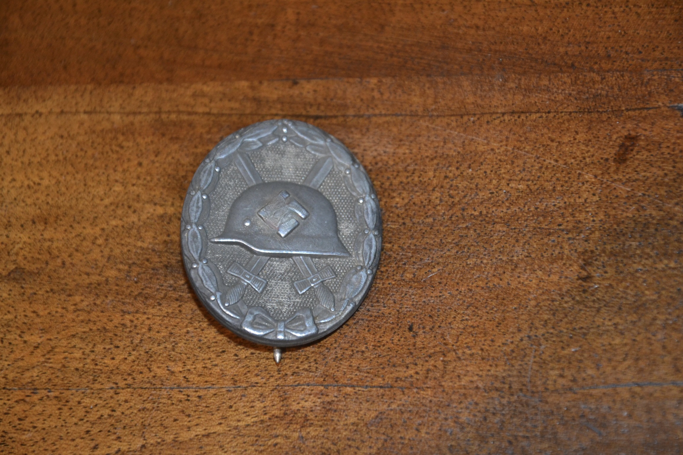 militaria : INSIGNE DES BLESSÉS 1939 MDL ARGENT FABRICANT 30