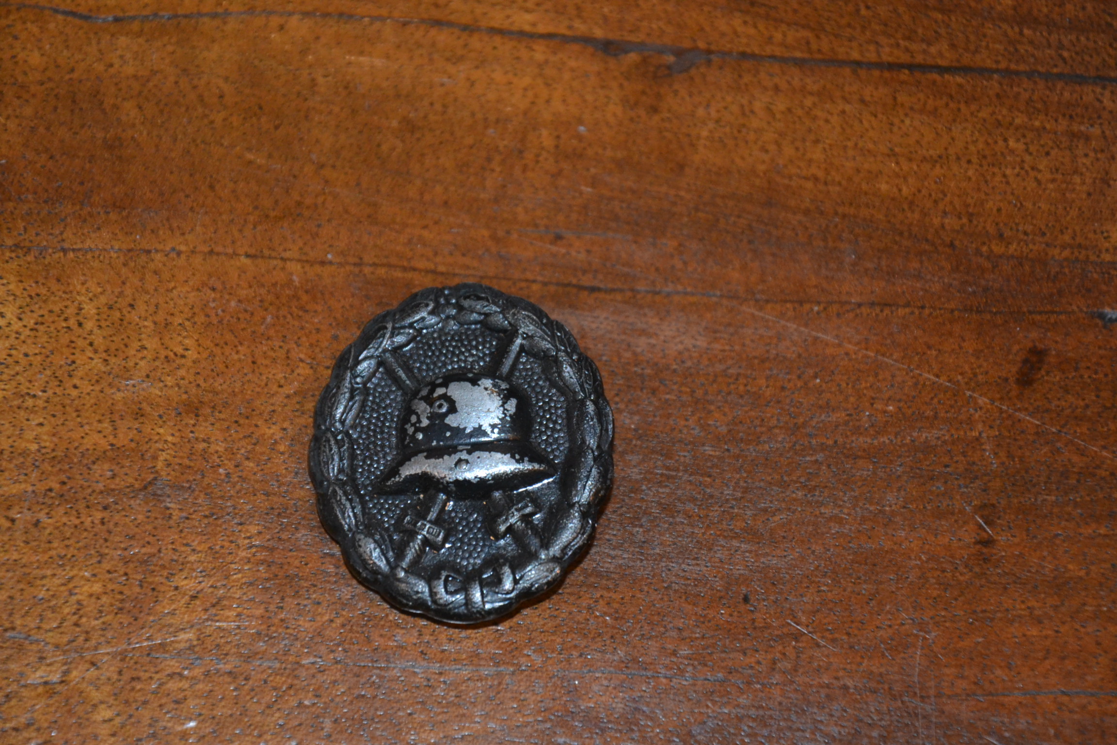 militaria : INSIGNE DES BLESSÉS 1914/18 ALLEMAND EN TOLE GROS