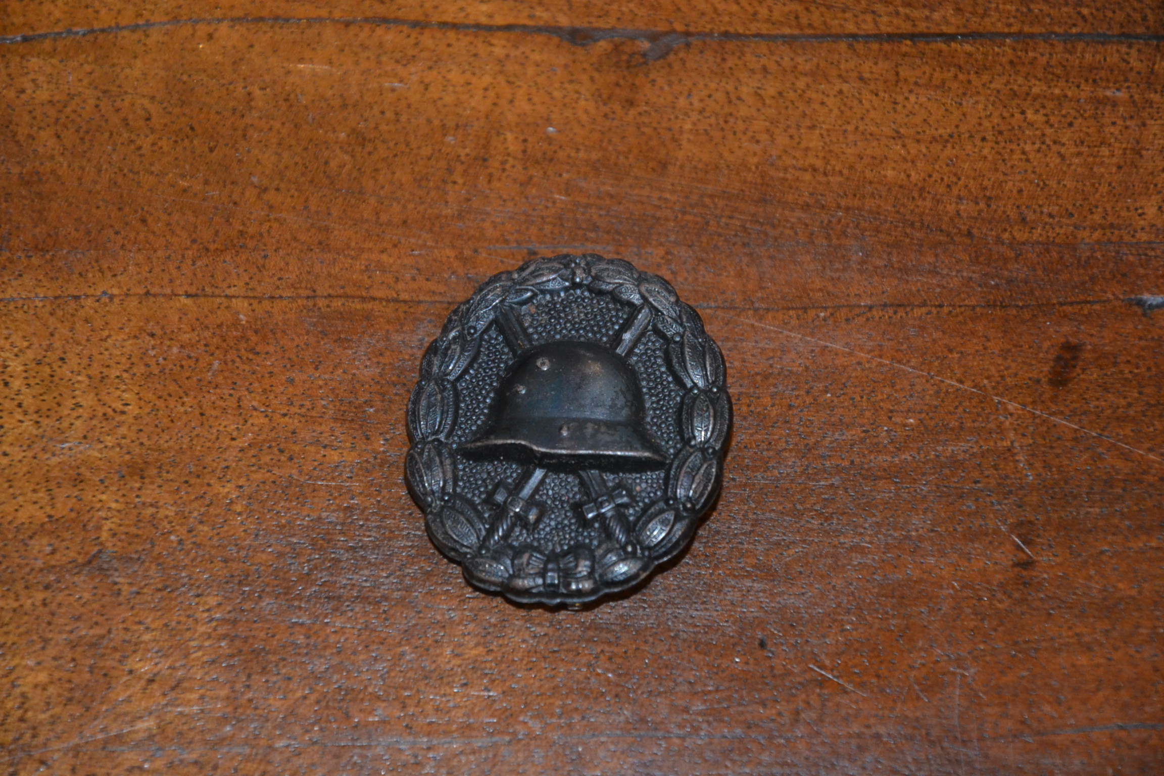 militaria : INSIGNE DES BLESSÉS 1914/18 ALLEMAND EN TOLE MINT