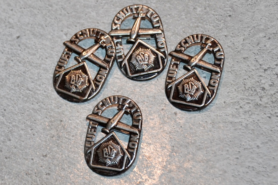 militaria : BADGE LUFTSCHUTZ / RLB