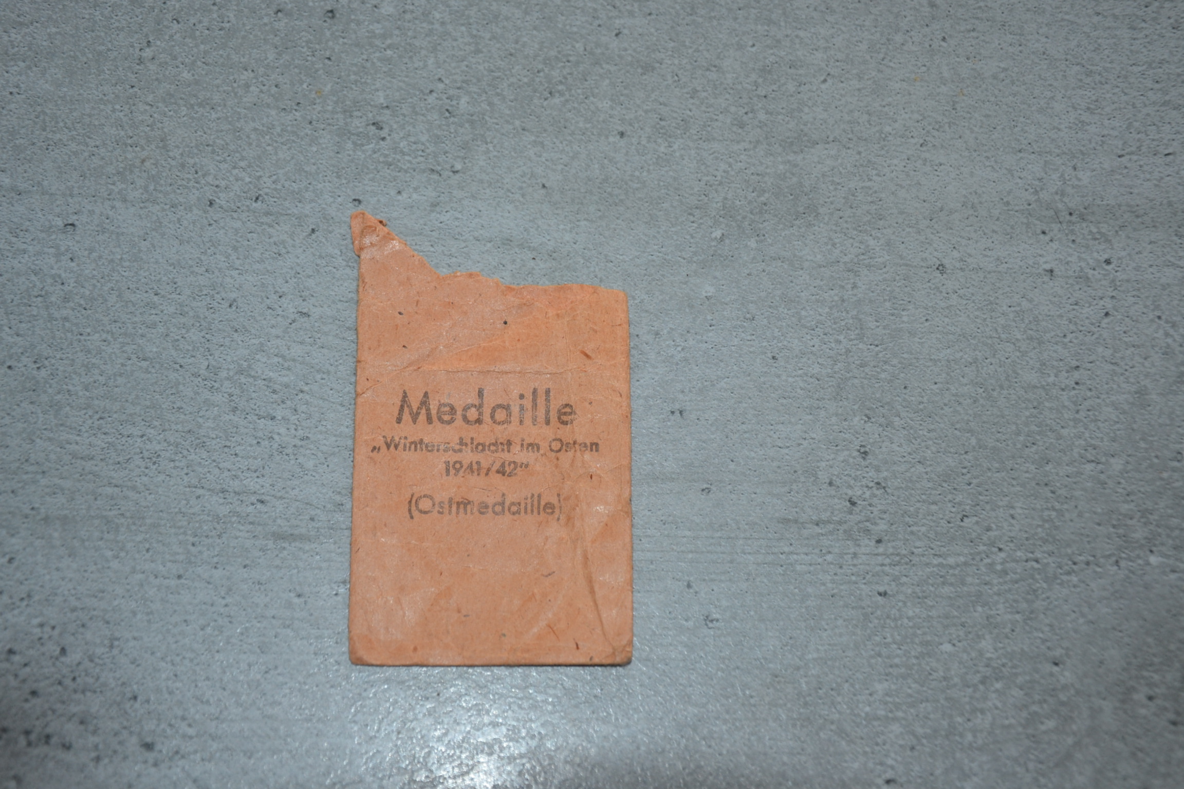 militaria : SACHET MÉDAILLE OSTMÉDAILLE 1941/42 DÉCHIRÉ