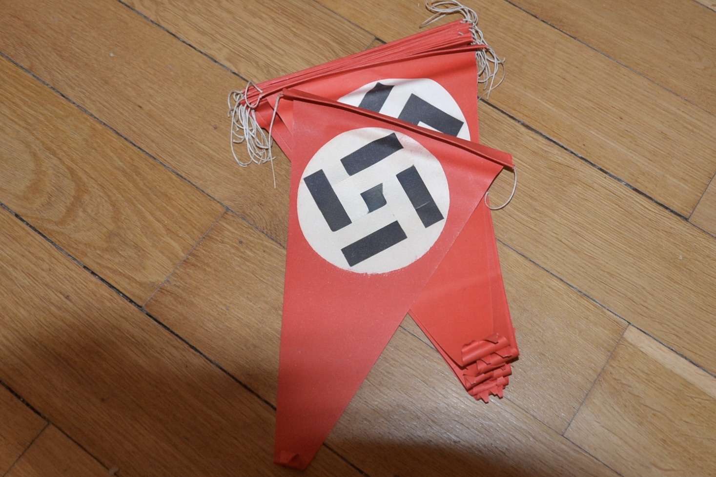 militaria : FANION DE PROPAGANDE ALLEMANDE EN PAPIER