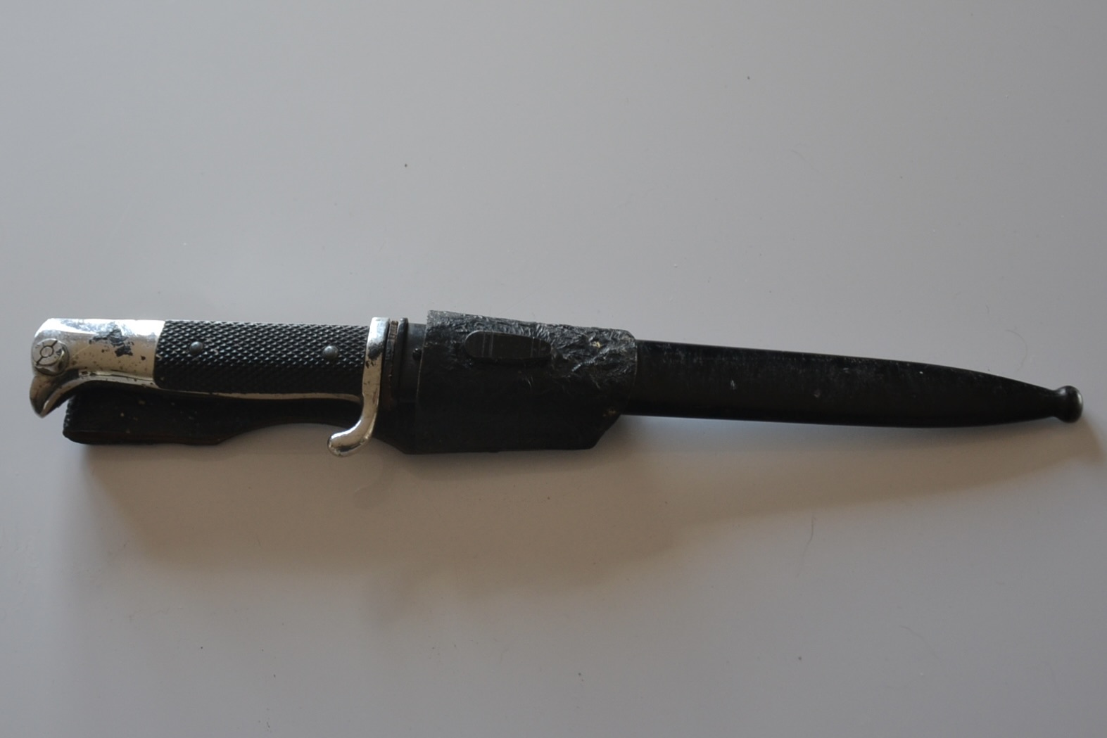 militaria : BAIONNETTE DE SORTIE AVEC PORTE FOURREAU