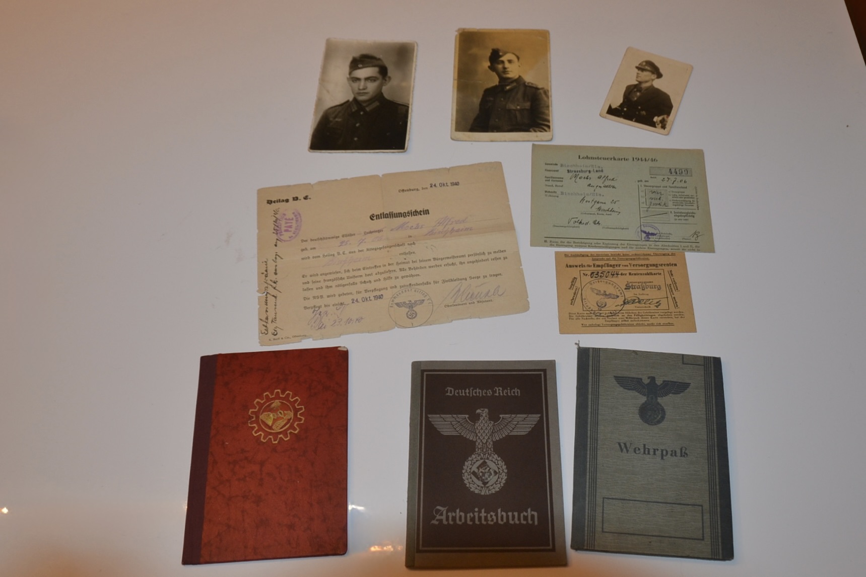 militaria : 3 LIVRETS D'UN MALGRÈS NOUS ALSACIEN BISCHHEIM +DOCS SUITE