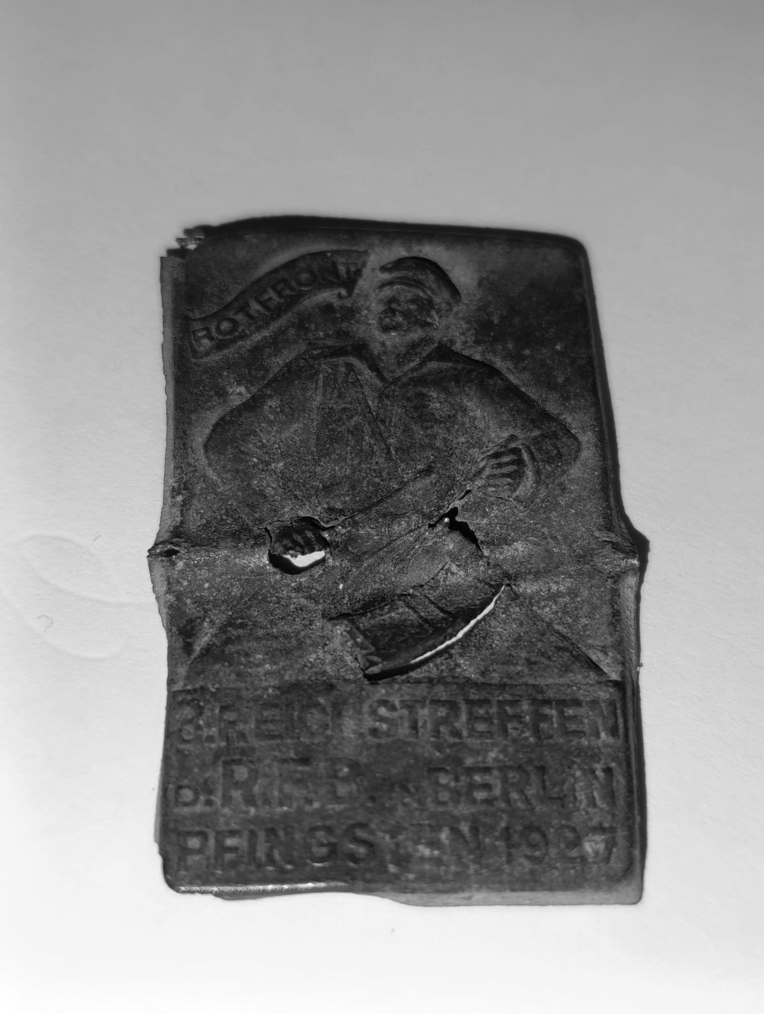 militaria : INSIGNE COMMUNISTE FRONT ROUGE 1927