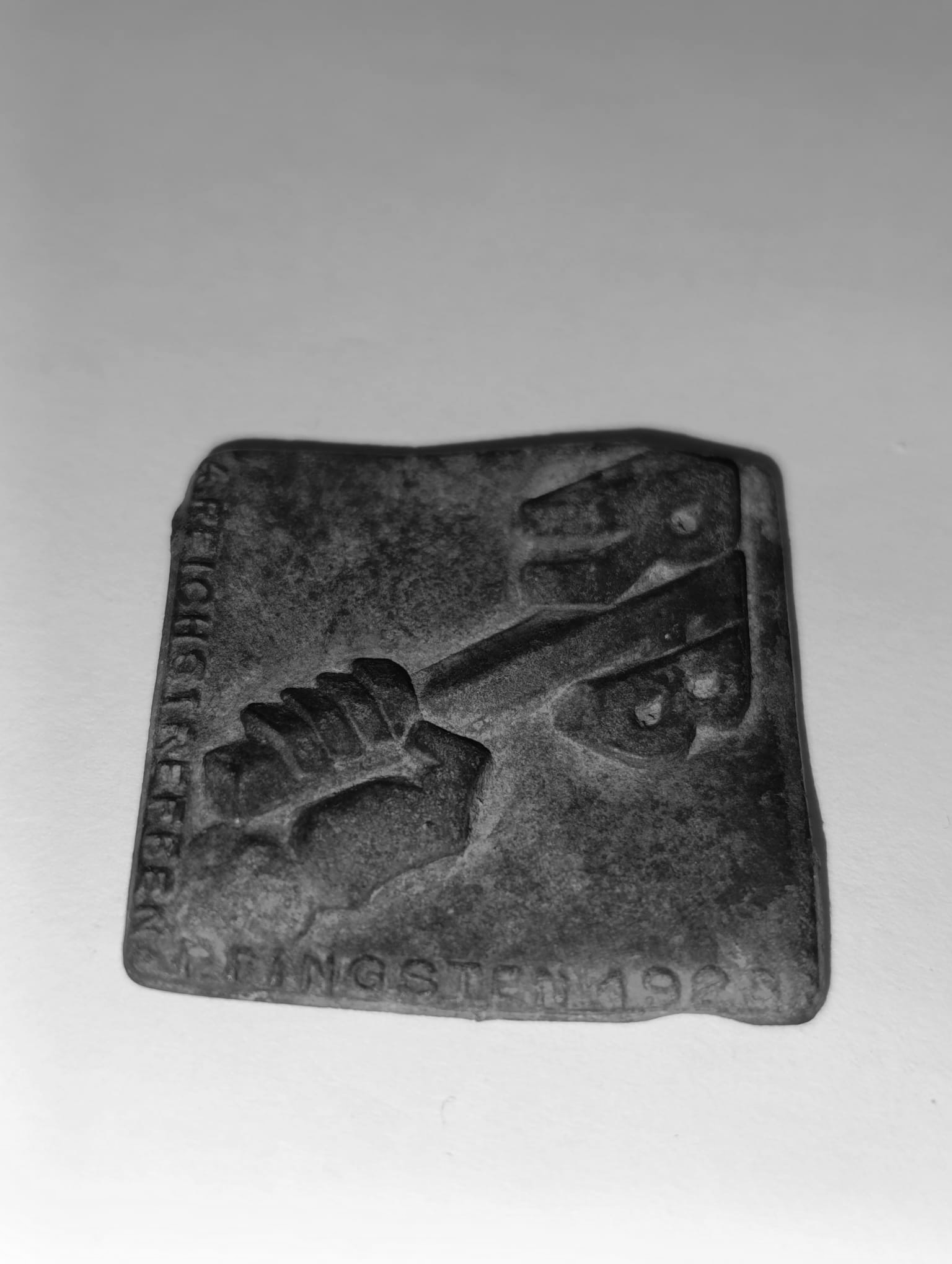 militaria : INSIGNE COMMUNISTE FRONT ROUGE 1928