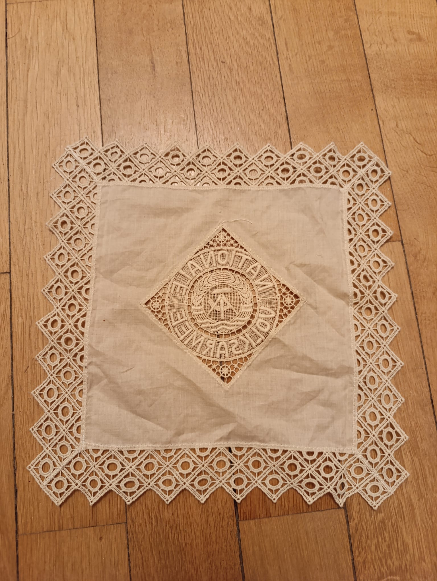 militaria : NAPPERON DE LA DDR SOUVENIR