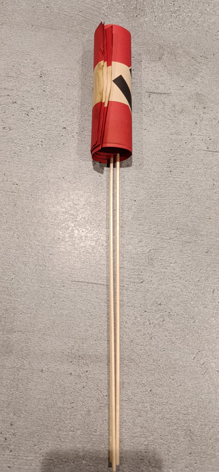 militaria : DRAPEAU HJ EN PAPIER