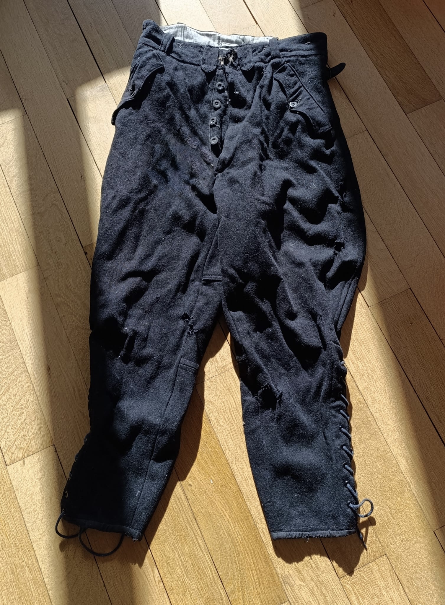 militaria : PANTALON DE SERVICE EN LAINE NOIRE DE LA HITLERJUGEND HJ AVEC ÉTIQUETTE
