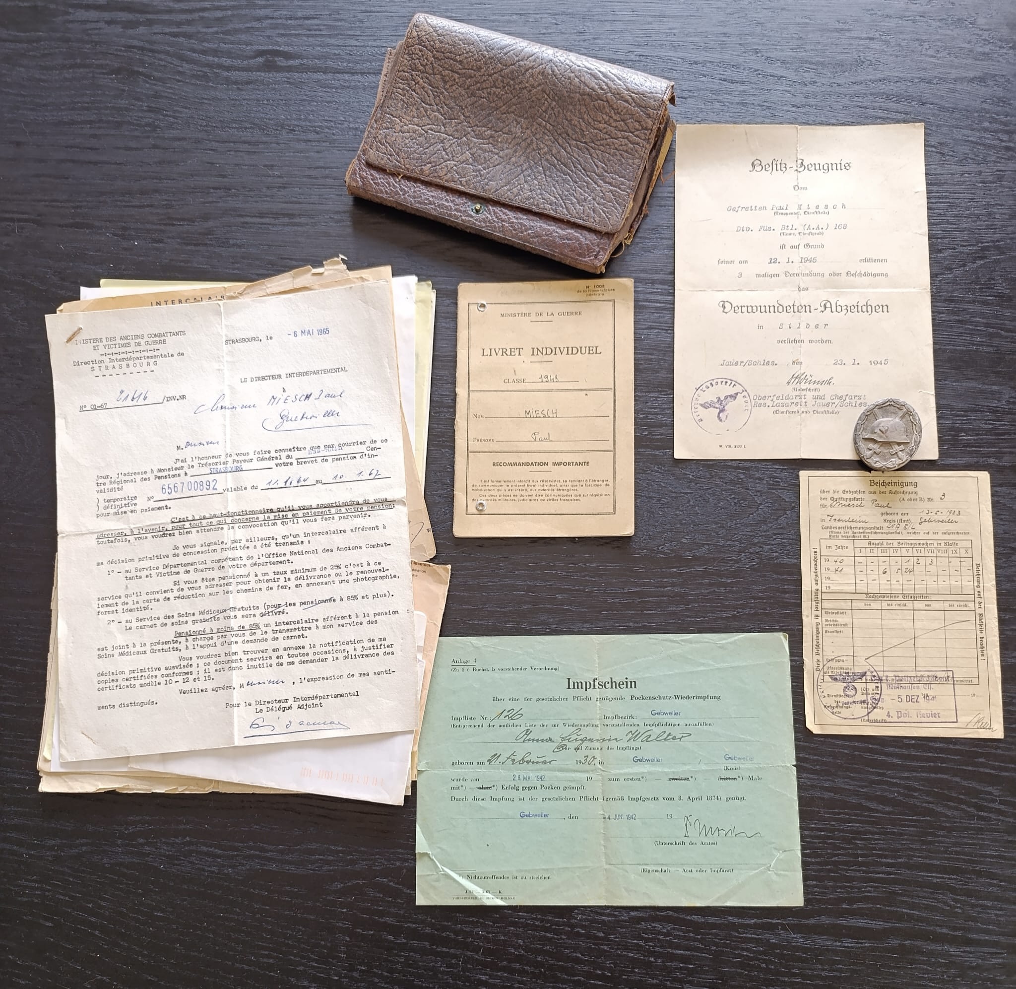 militaria : LOT DE DOCUMENTS D'UN MALGRÈS NOUS ALSACIEN DE GUEBWILLER AVEC MÉDAILLE