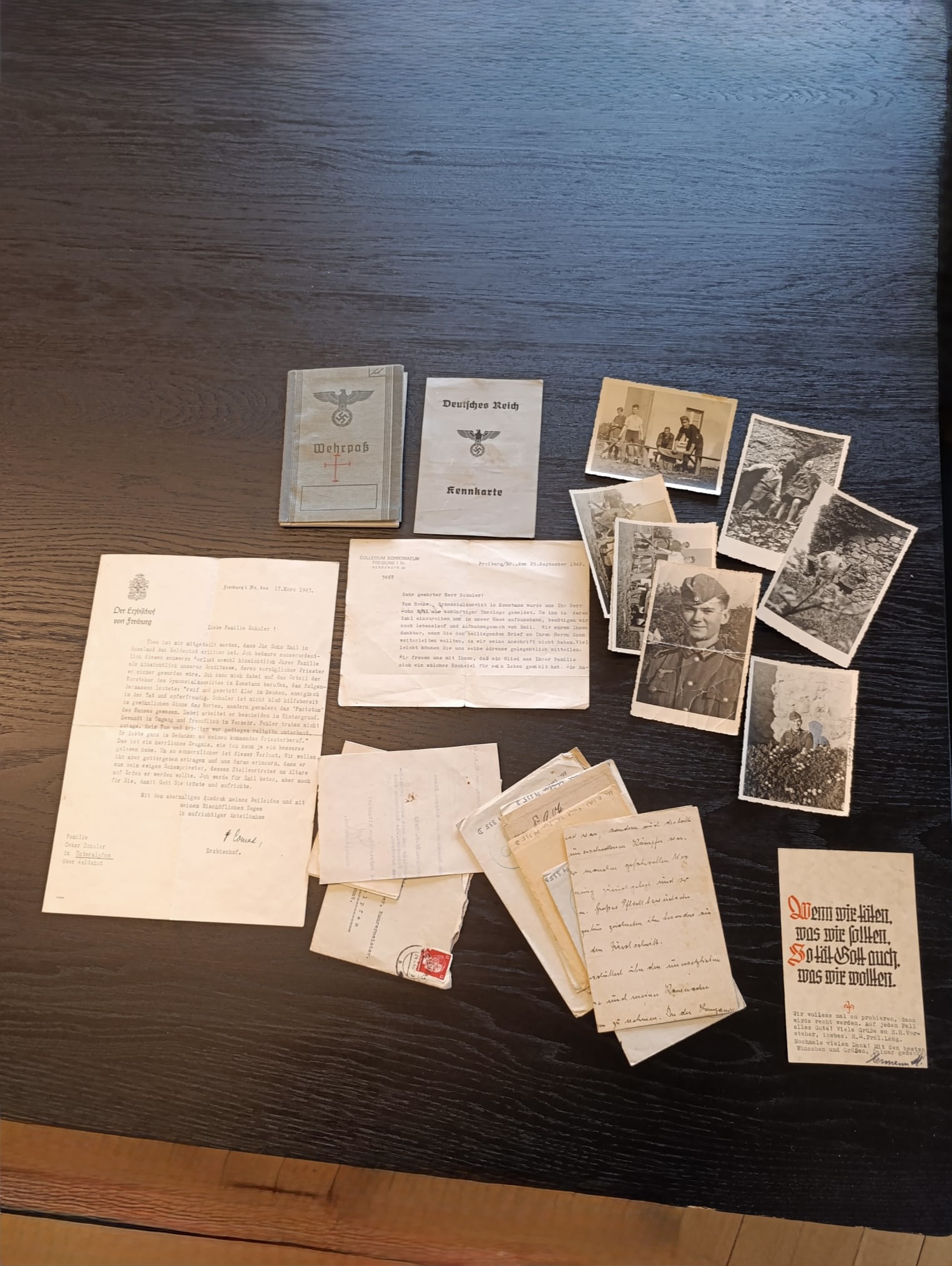 militaria : LOT DE DOCUMENTS D'UN HJ PUIS WEHRMARCHT SUITE