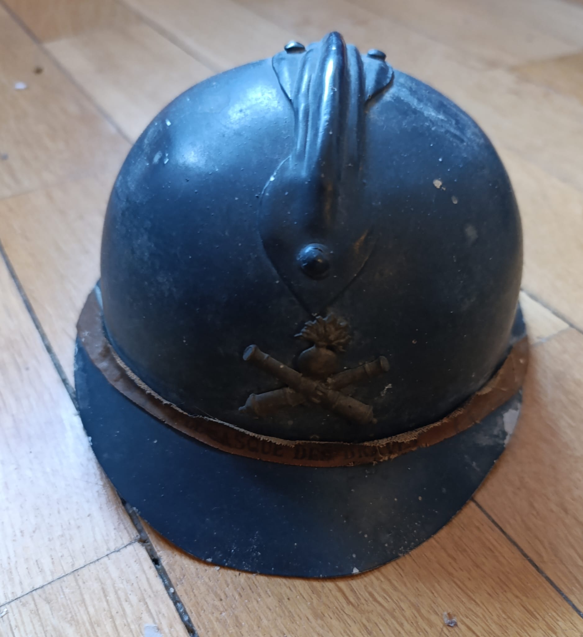 militaria : CASQUE ADRIAN ARTILLERIE DE PRÉSENTATION POUR UNE VITRINE