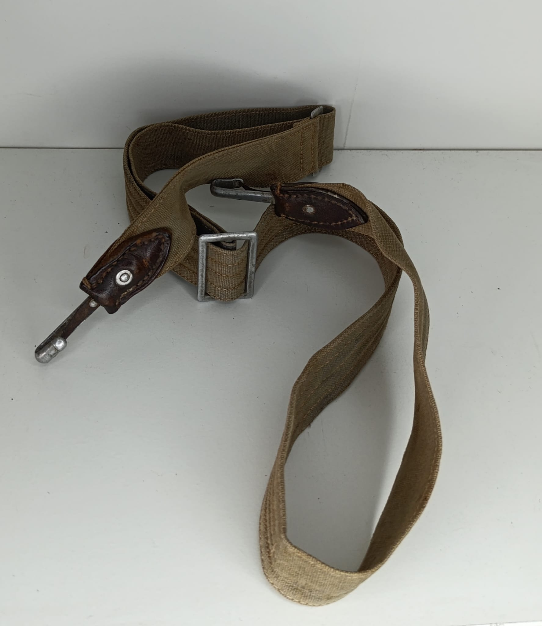 militaria : SANGLE SAC À PAIN LBA
