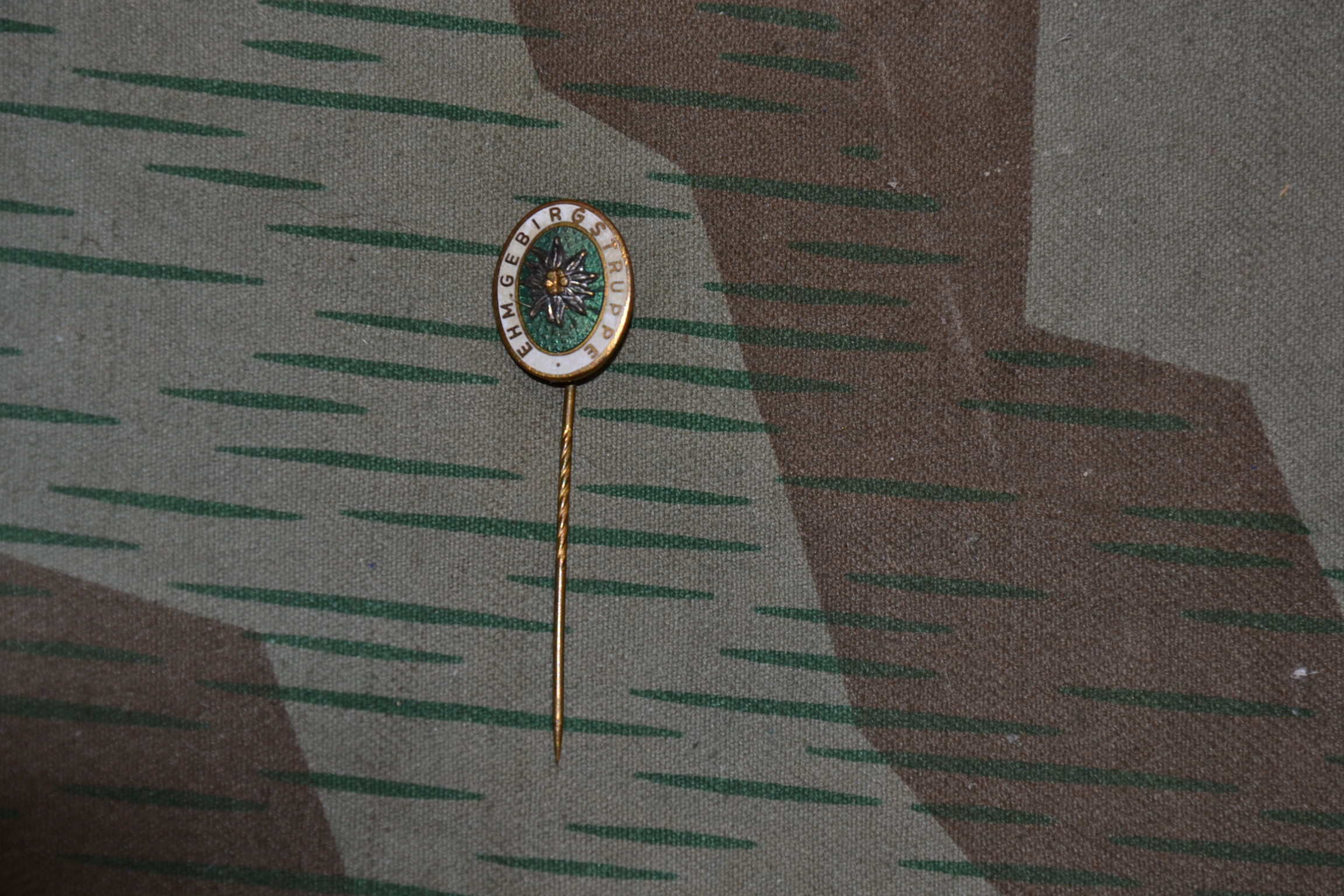 Rare Épingle à cravate en OR 18K - Émail de Limoges signé SARLANDIE - Montres & Bijoux